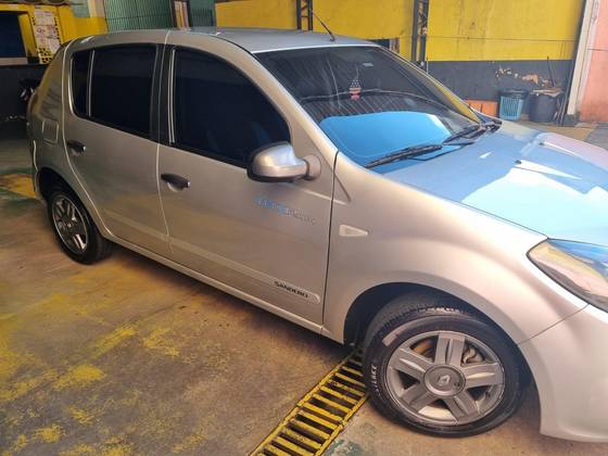 RENAULT SANDERO 1.0 TECH RUN 16V FLEX 4P MANUAL RENAULT SANDERO 1.0 TECH RUN 16V FLEX 4P MANUAL